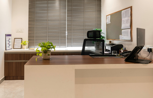 black white minimalist cv resume (5)